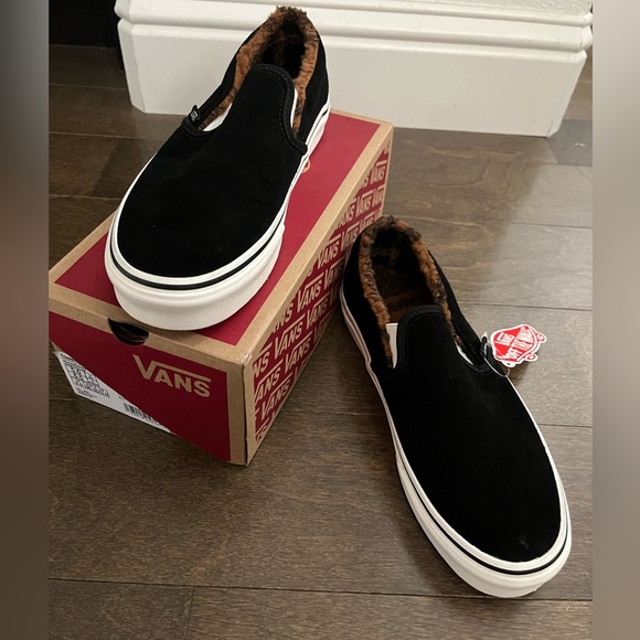 NWB Vans Classic Slip On Sherpa Sneakers - Picture 3 of 3